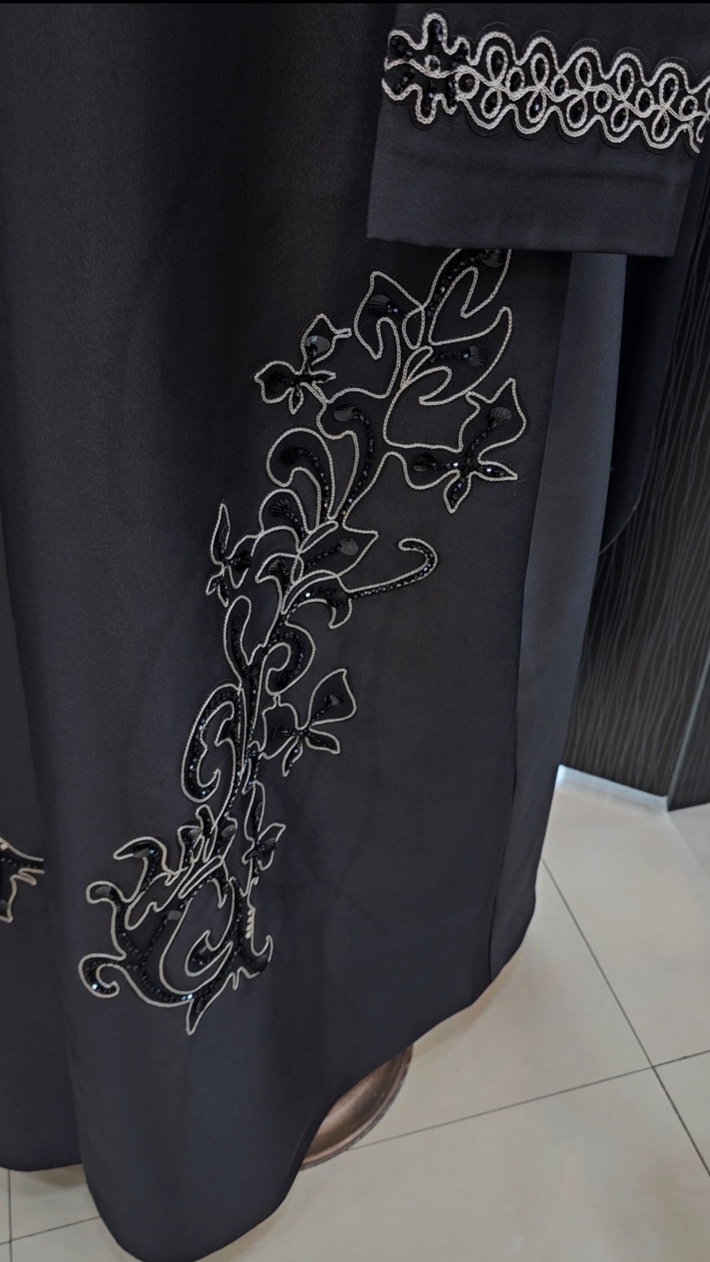 Black design abaya